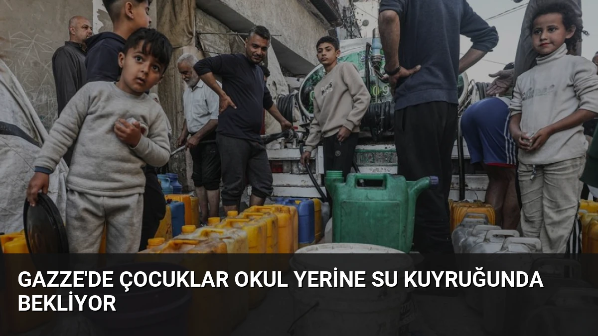 Gazze’de Çocuklar Okul Yerine Su Kuyruğunda Bekliyor